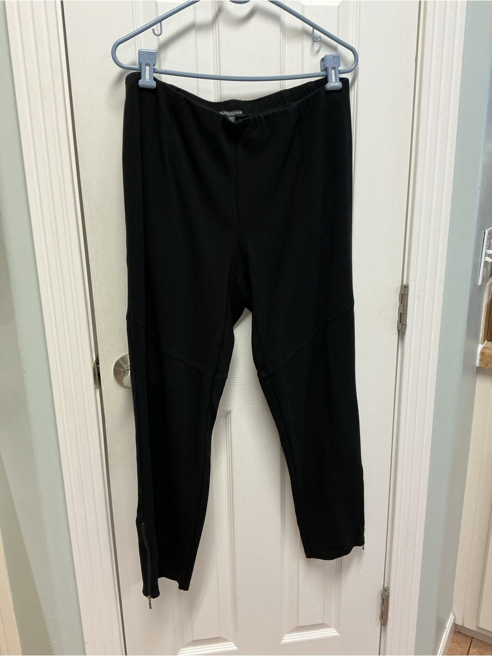 Eileen Fisher SZ 1X Women’s pull on ponte knit ankle side zippers in black